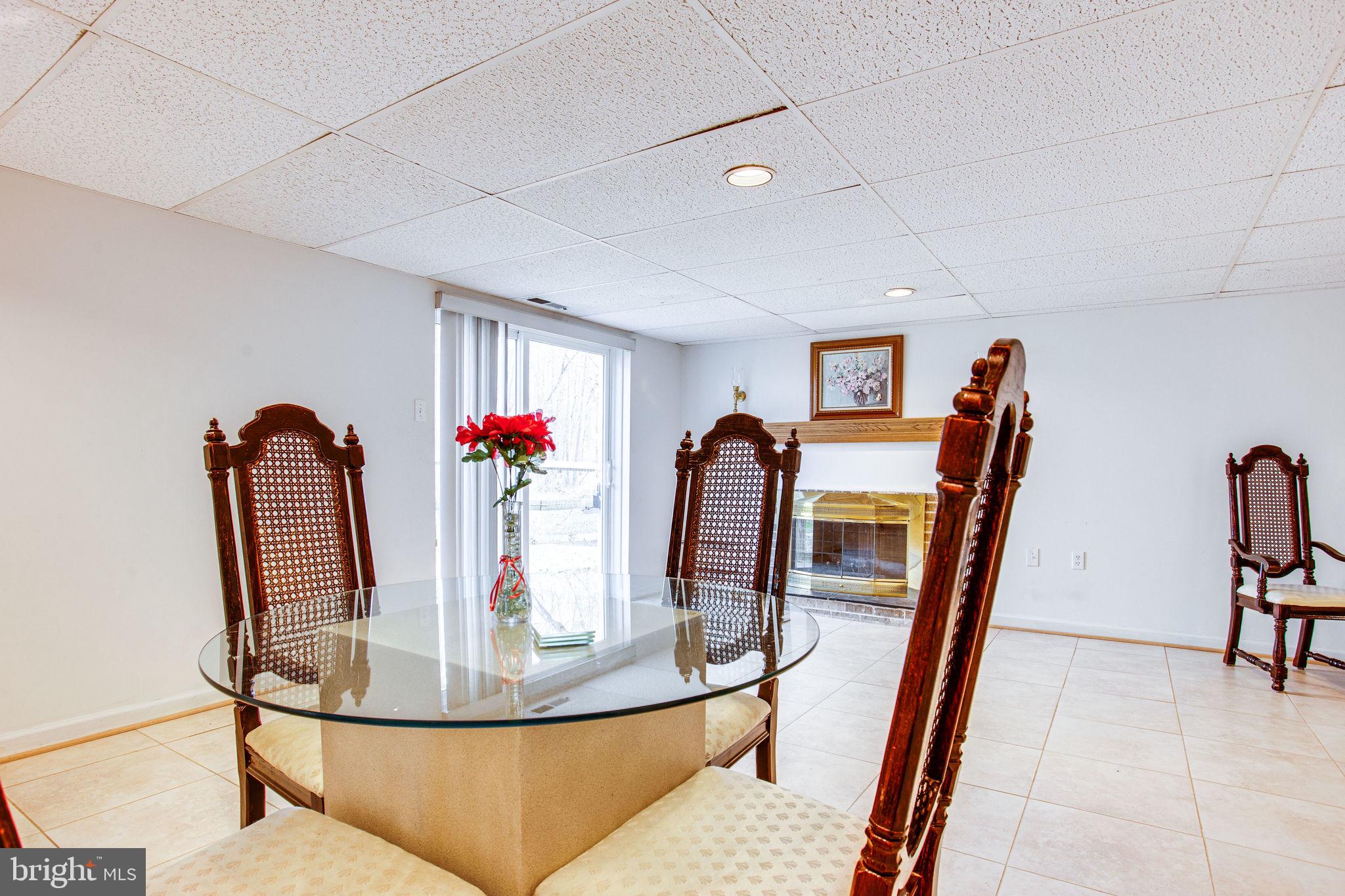 RELDA SQUARE - Residential Lease