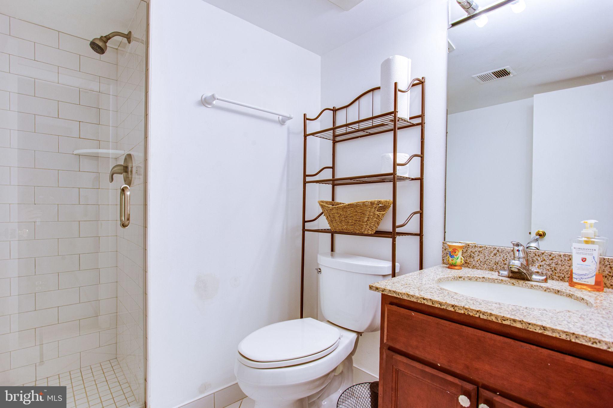 RELDA SQUARE - Residential Lease