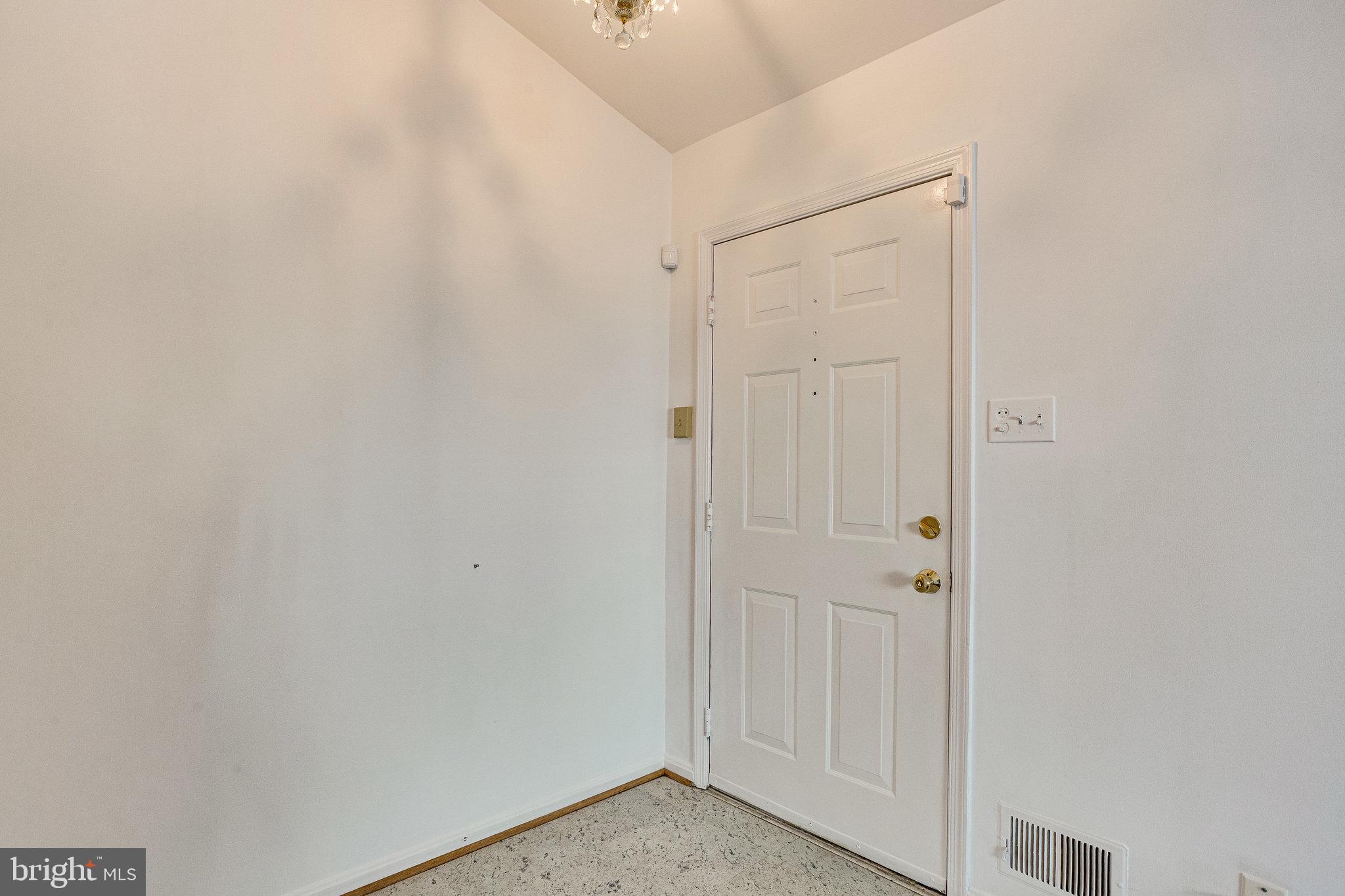 RELDA SQUARE - Residential Lease