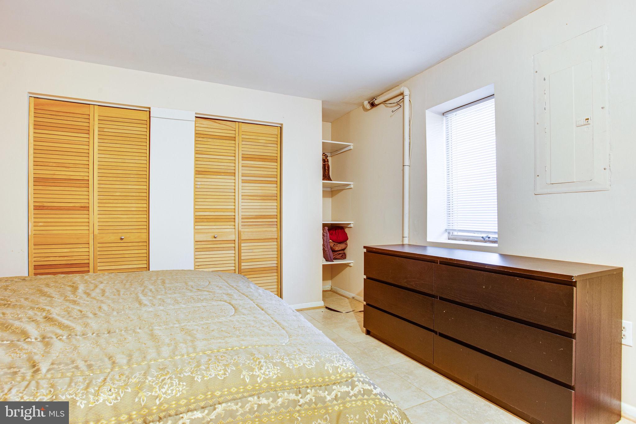 RELDA SQUARE - Residential Lease