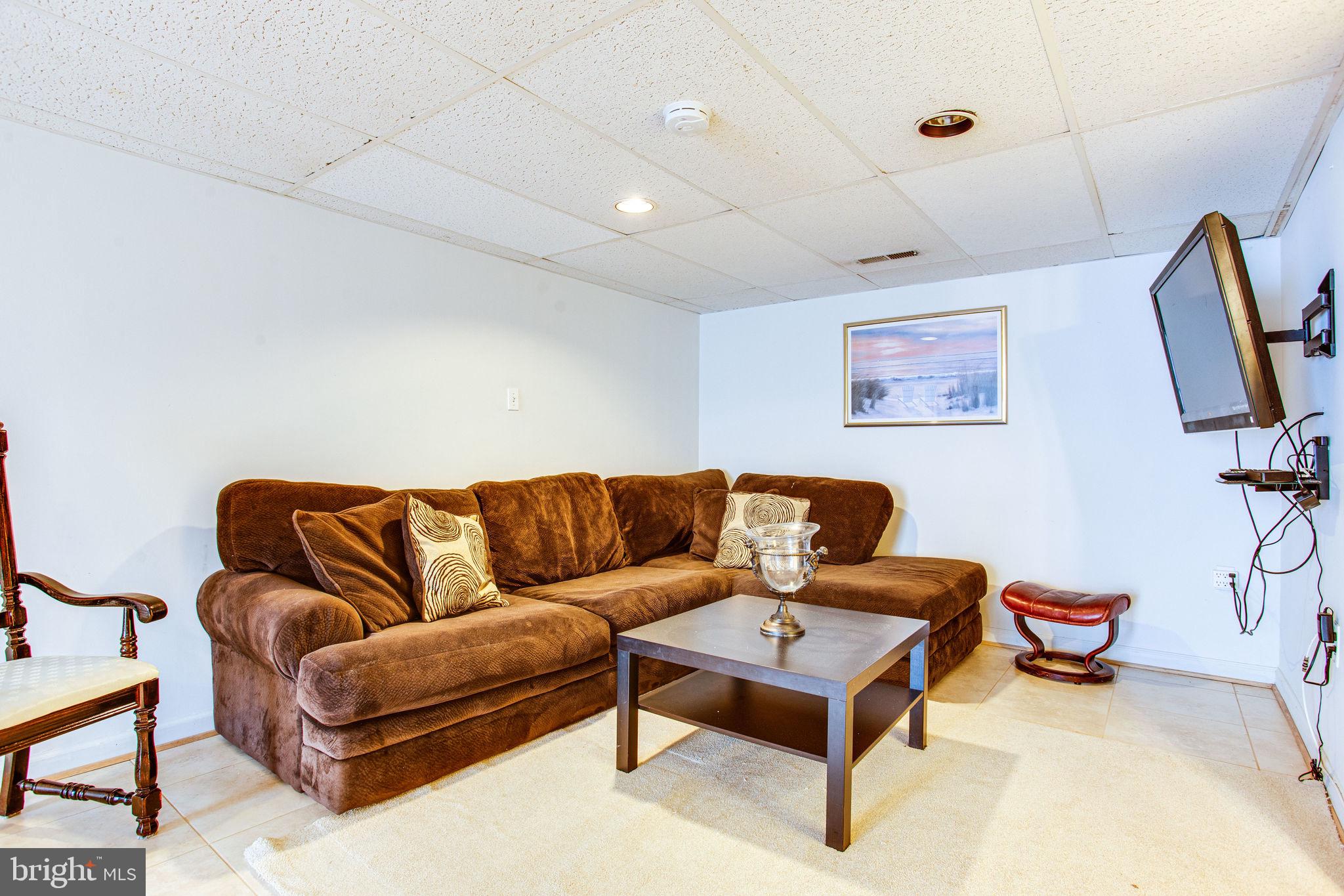 RELDA SQUARE - Residential Lease