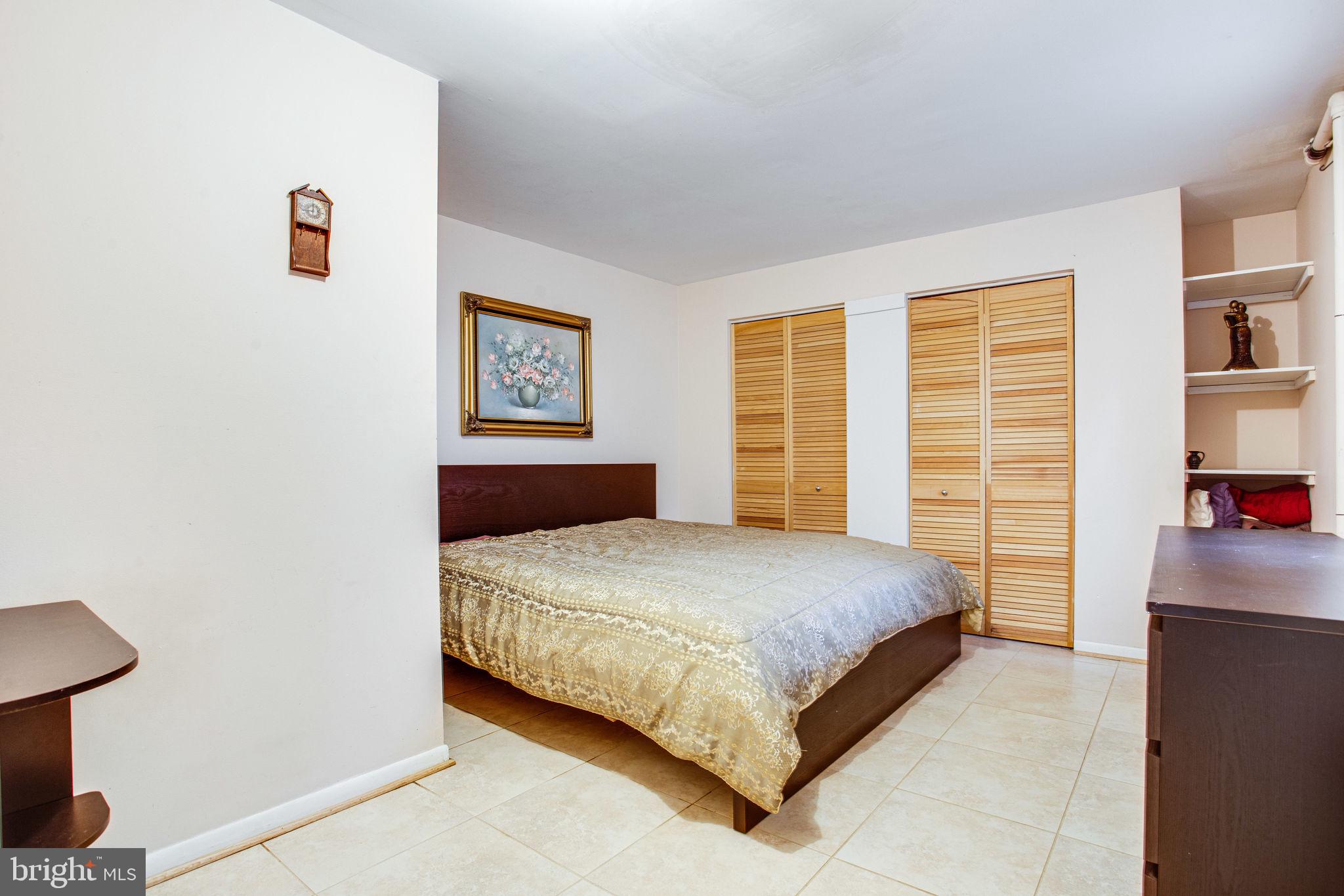 RELDA SQUARE - Residential Lease