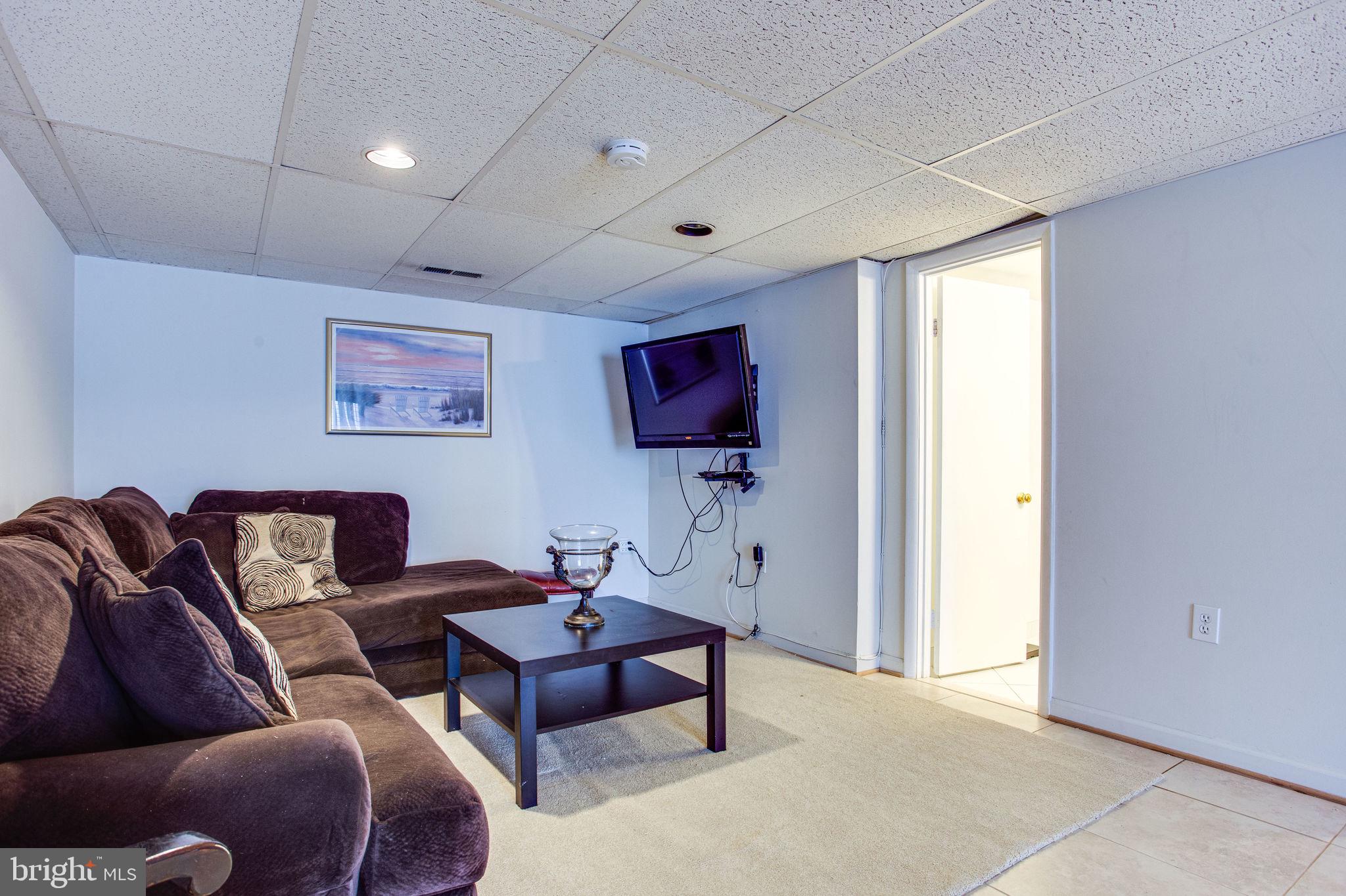 RELDA SQUARE - Residential Lease