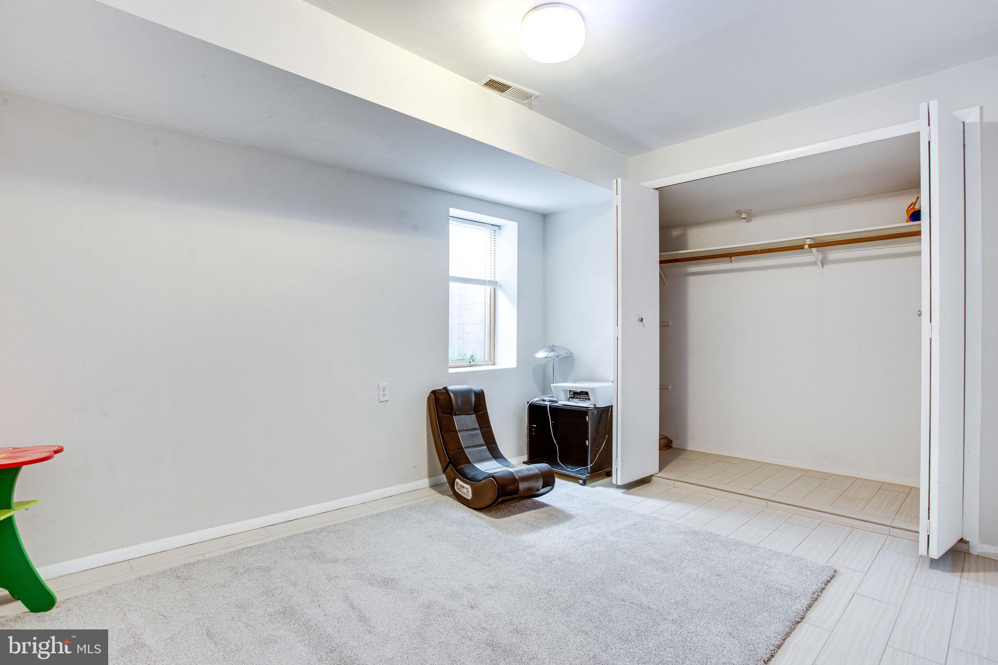 RELDA SQUARE - Residential Lease