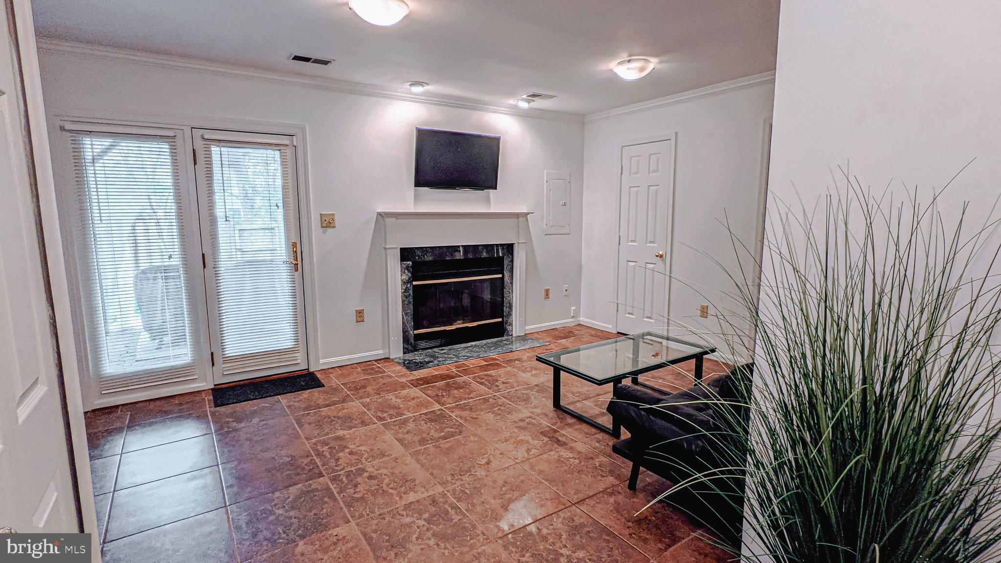 KINGSTOWNE - Residential Lease