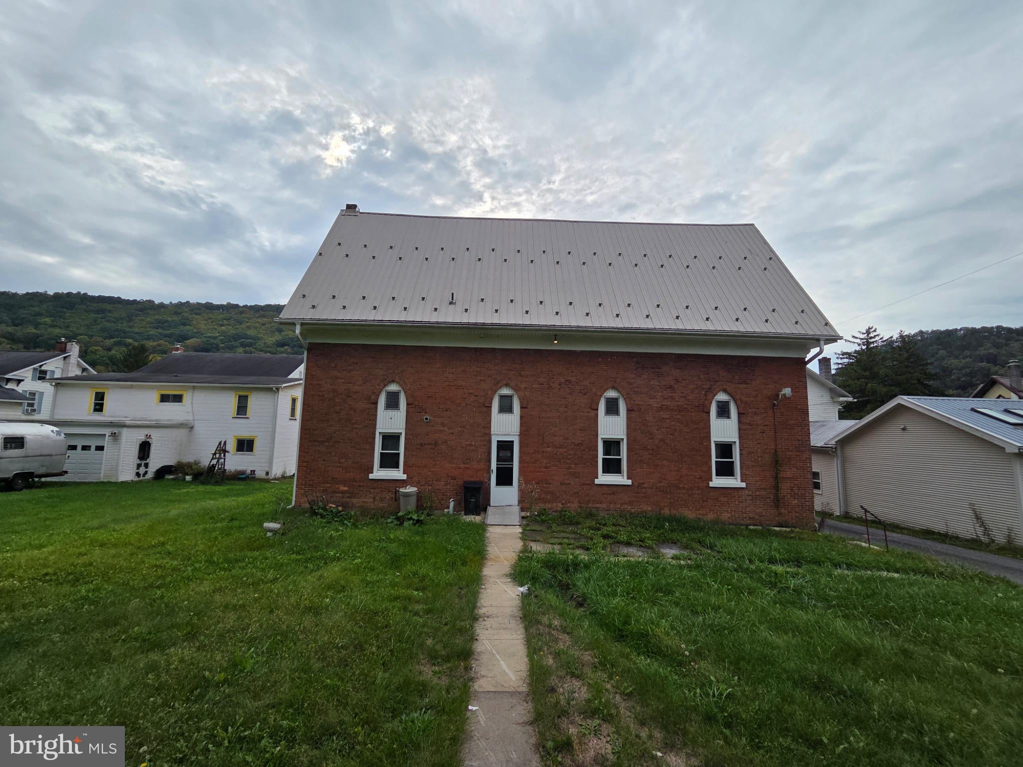 498 MAIN STREET