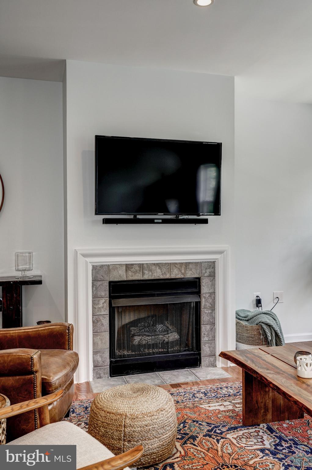 HIGH POINTE AT JEFFERSON PARK - Residential