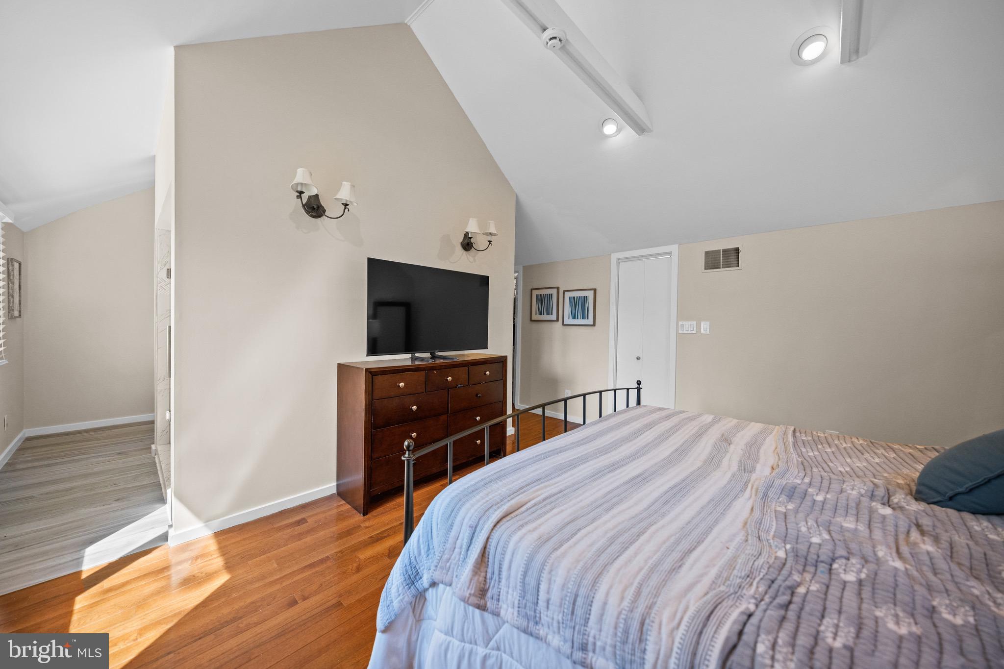 KENSINGTON - Residential