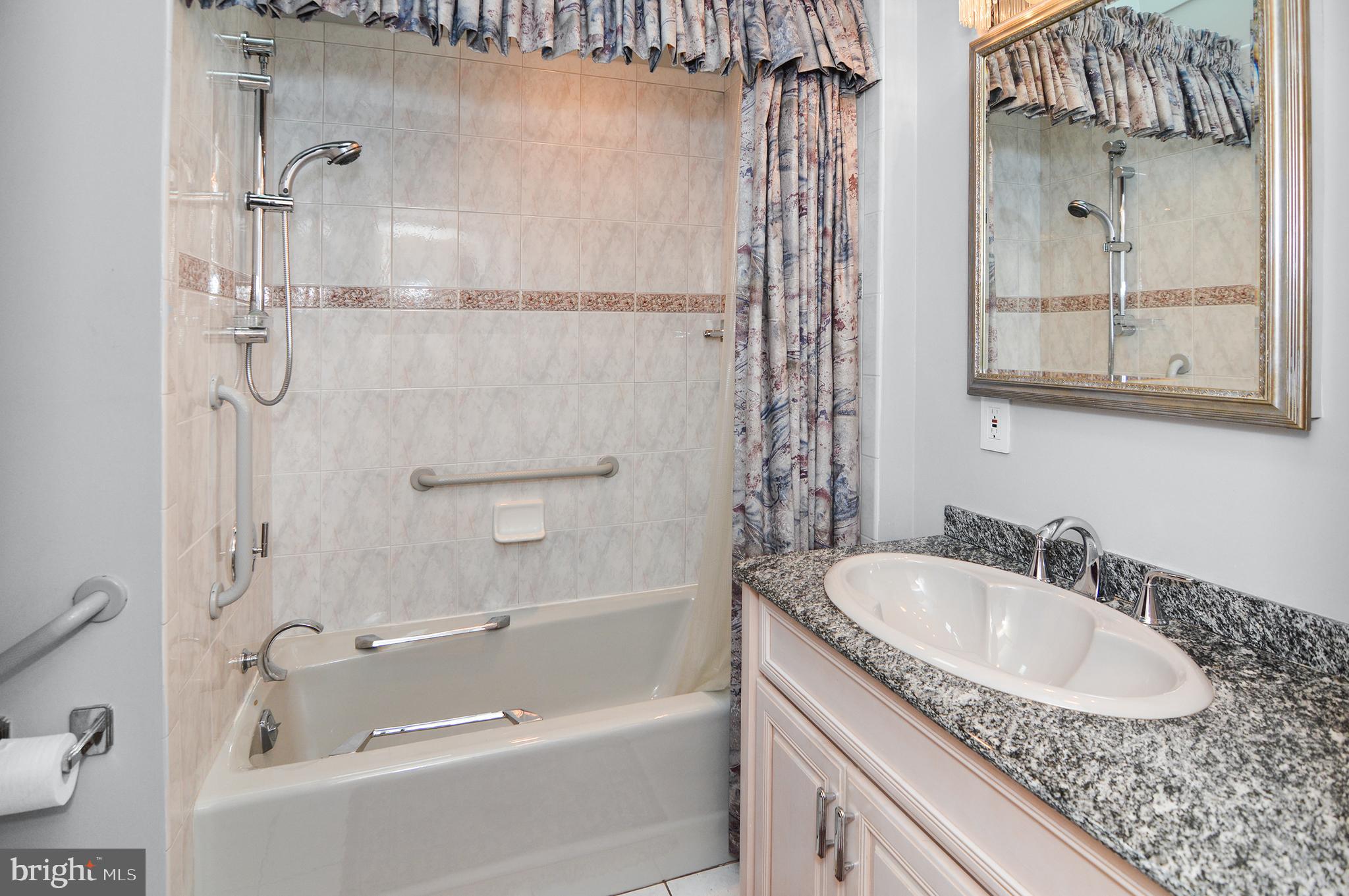 MIDFIELD - Residential