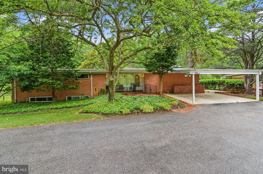 PRICED TO SELL! BEAUTIFULLY MAINTAINED RANCHER IN THE SOUGHT AFTER MIDFIELD AREA! MAIN LEVEL HARDWOOD FLOORS UNDER CARPET & SLIDERS LEADING OUT TO FABULOUS SCREENED-IN PORCH WITH SPACTACULAR VIEW TO BACKYARD; SPACIOUS KITCHEN & BREAKFAST AREA; PRIMARY BEDROOM WITH AN EN-SUITE BATH, SEPERATE JACUZZI TUB & SHOWER; 3 ADDITION BEDROOMS & FULL BATH. PARTIALLY FINISHED WALK-OUT LOWER LEVEL WITH SPACIOUS FAMILY/REC ROOM & BAR, GREAT FOR ENTERTAINING; OFFICE OR POTENTIAL BEDROOM; HALF BATH; LAUNDRY & STORAGE AREA; LOTS OF SPACE FOR ADDITIONAL ROOMS; SPRAWLING LANDSCAPED LOT.