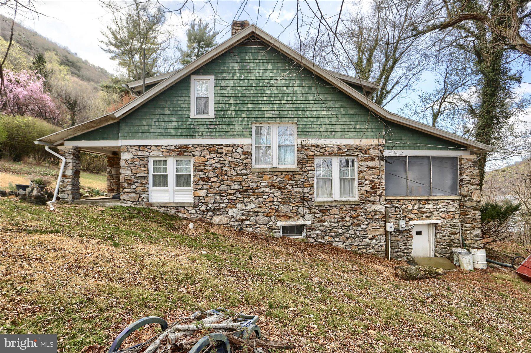 HILLSIDE - Residential