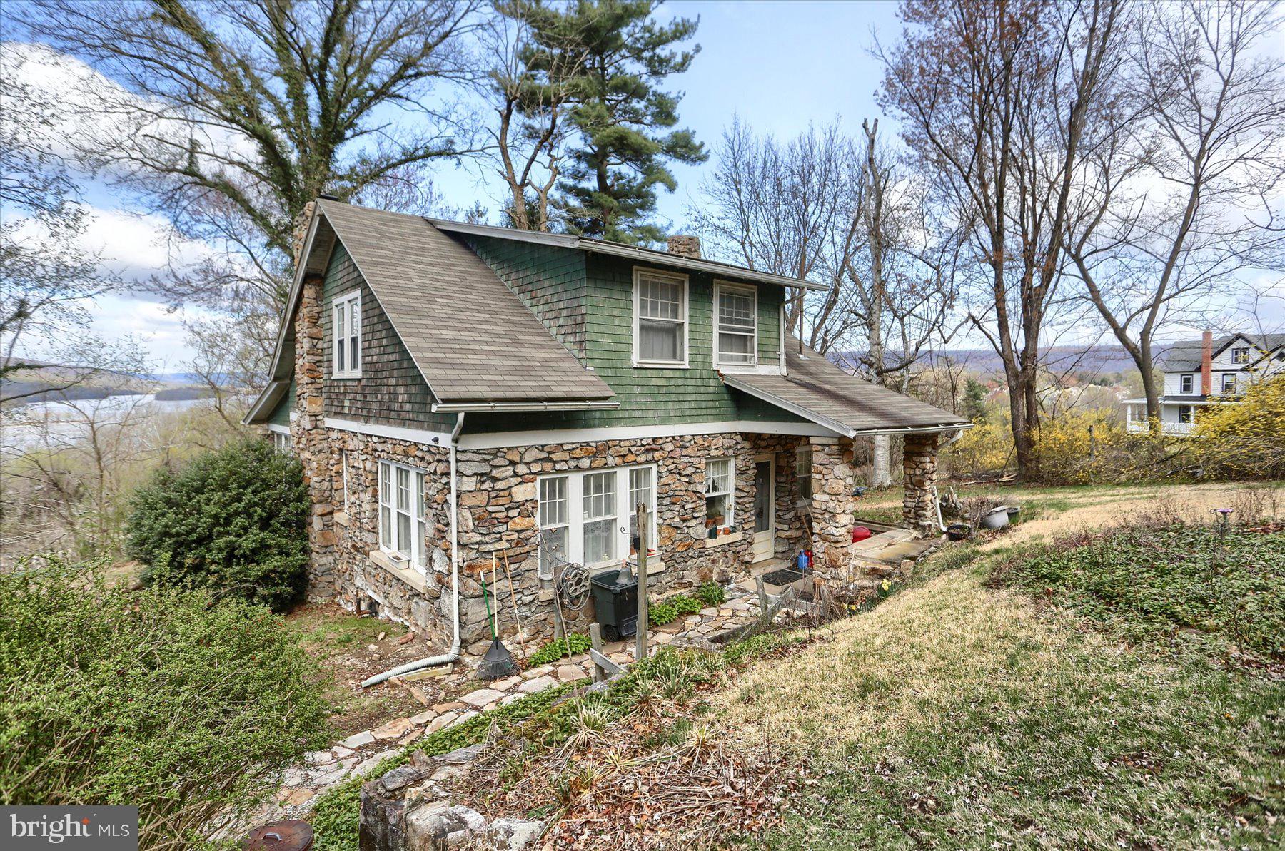 HILLSIDE - Residential