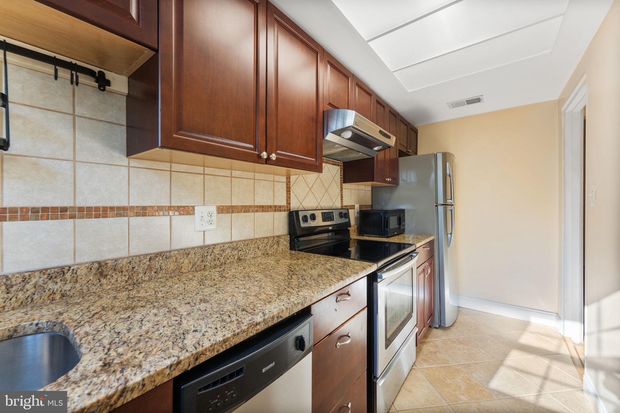 VILLAGES AT FALLS CHURCH - Residential Lease