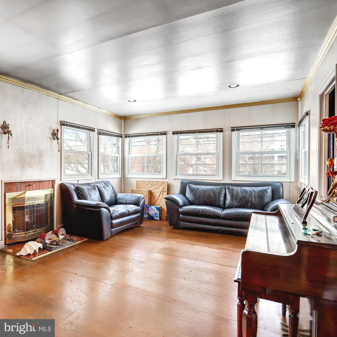 KENSINGTON - Residential