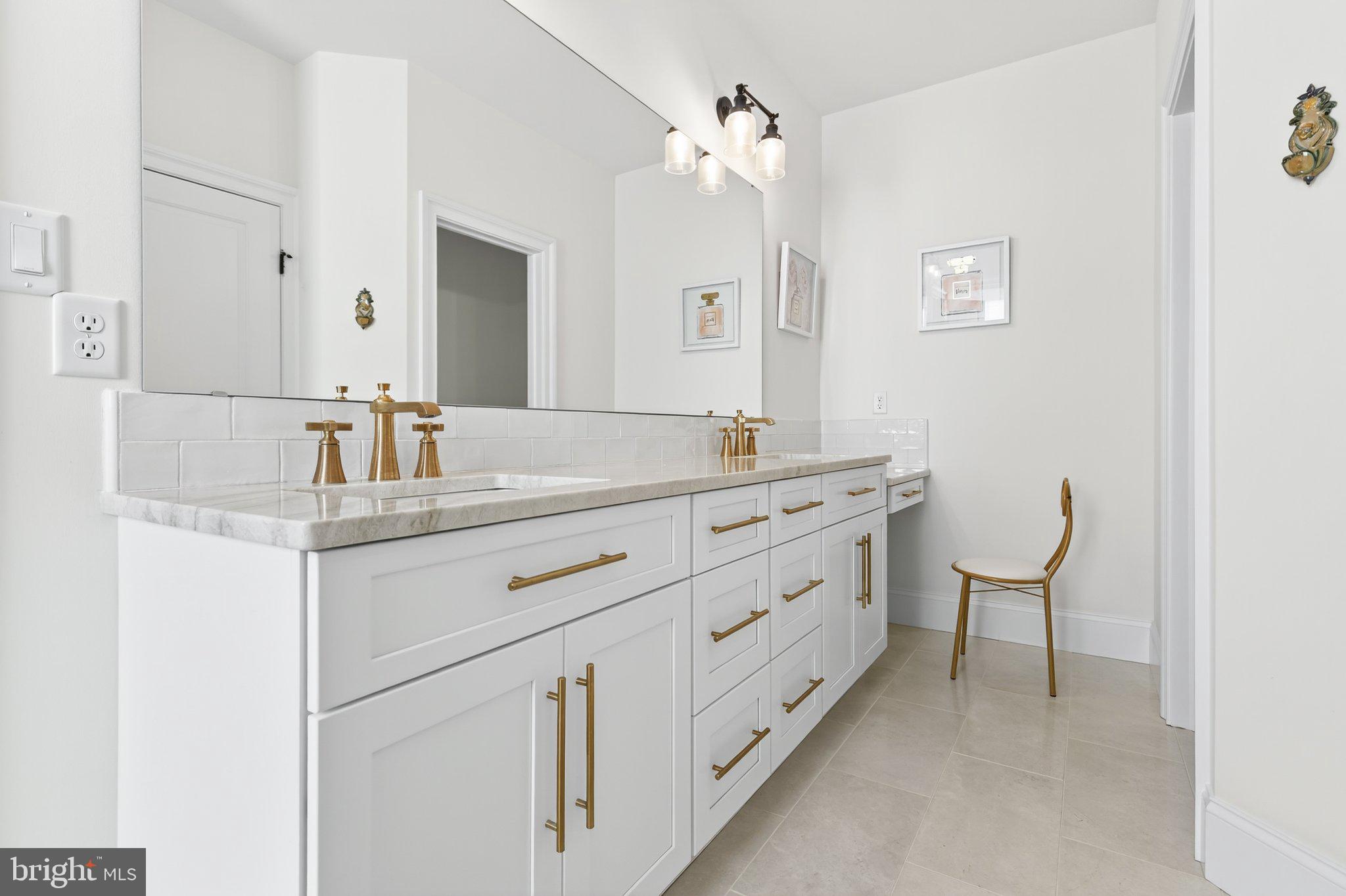 STONEHENGE ESTATES - Residential