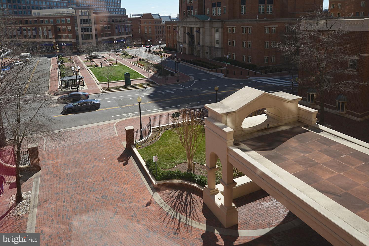 CARLYLE - Residential Lease