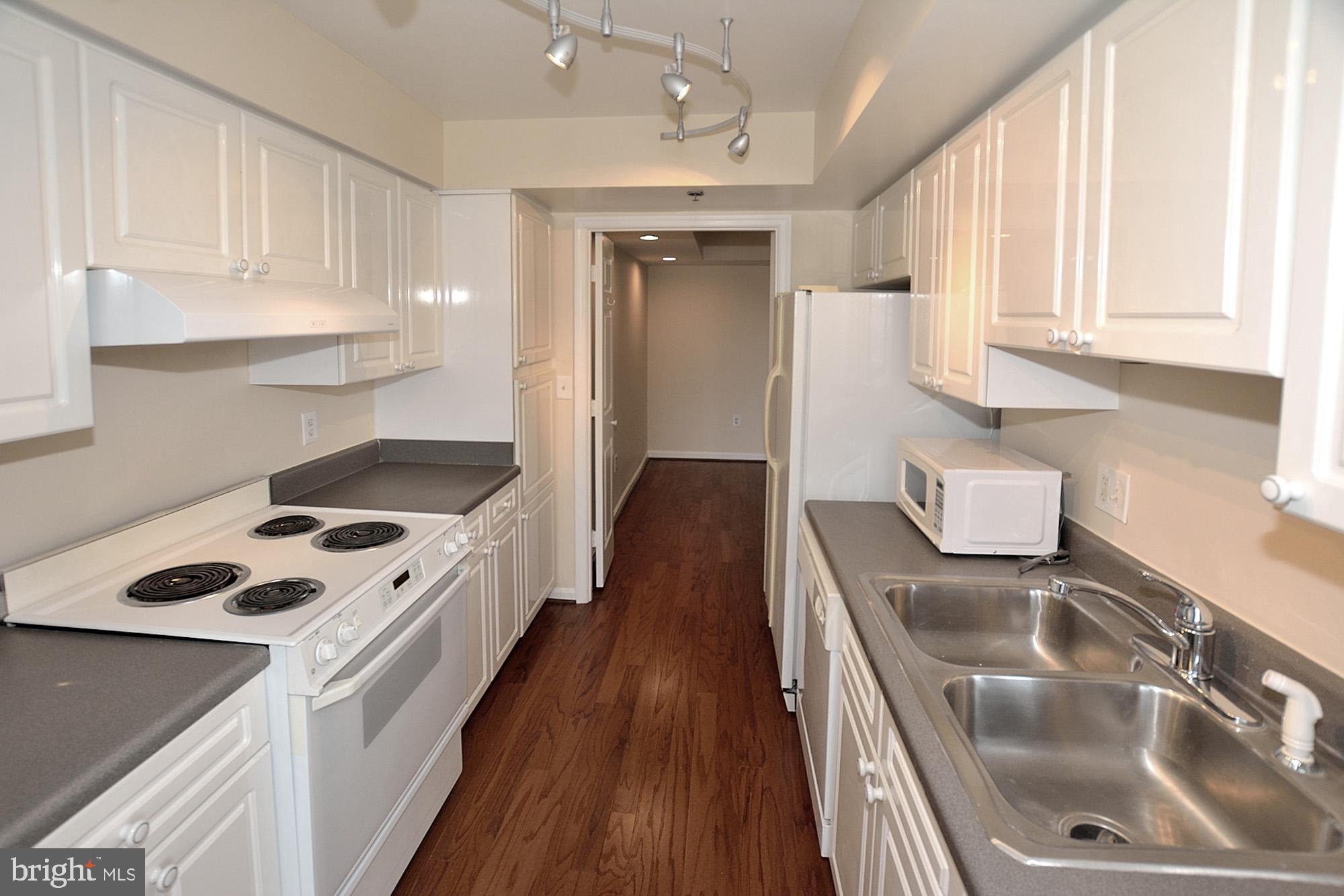 CARLYLE - Residential Lease