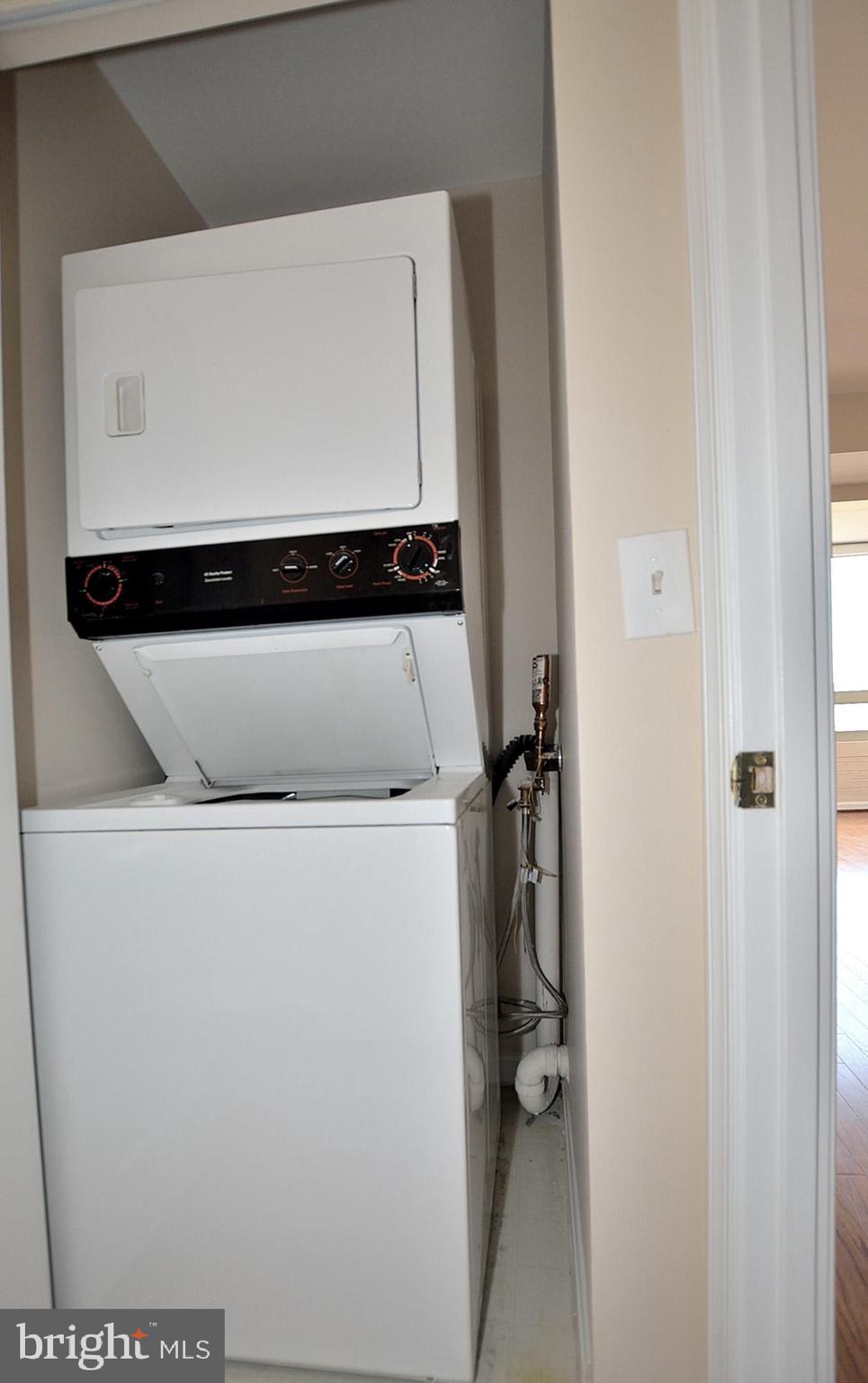 CARLYLE - Residential Lease