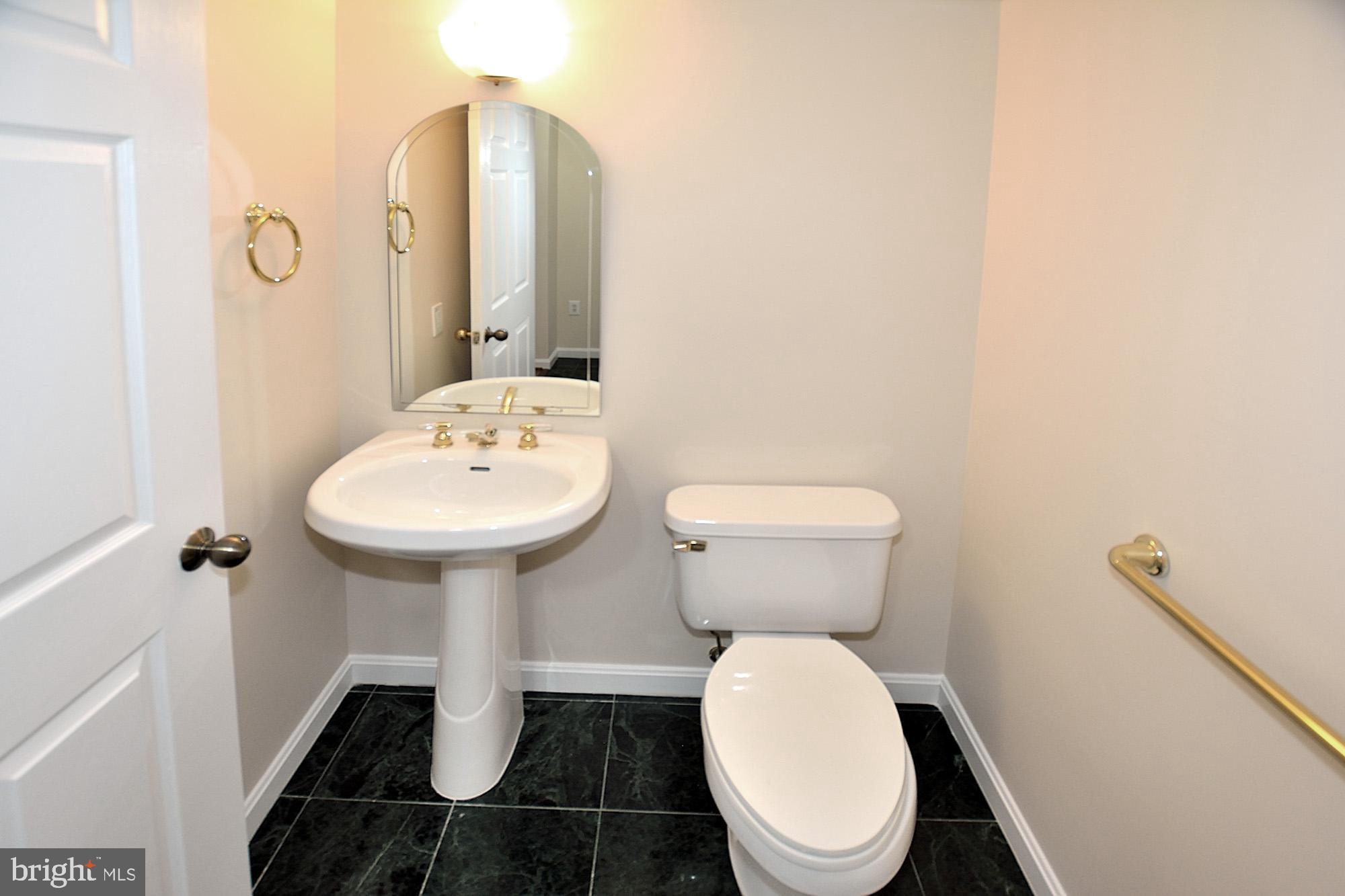 CARLYLE - Residential Lease