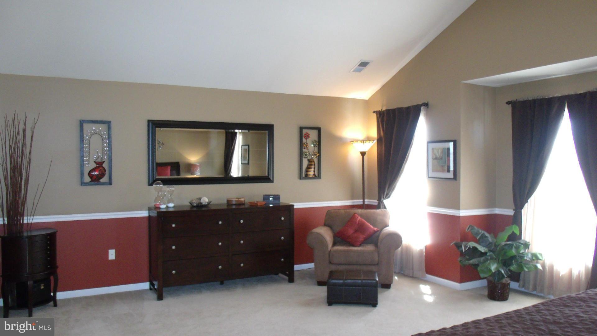 BROAD RUN OAKS - Residential