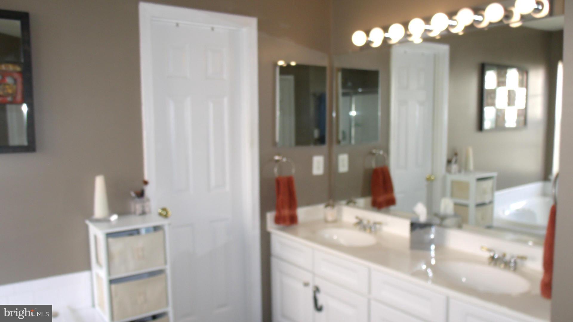 BROAD RUN OAKS - Residential