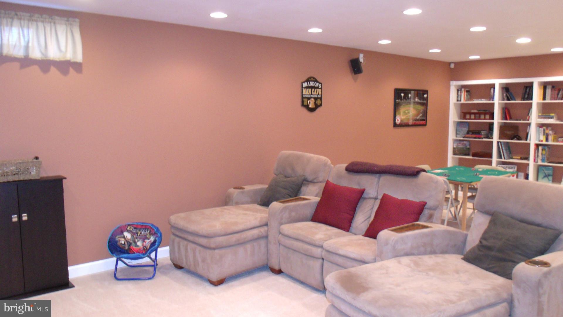 BROAD RUN OAKS - Residential