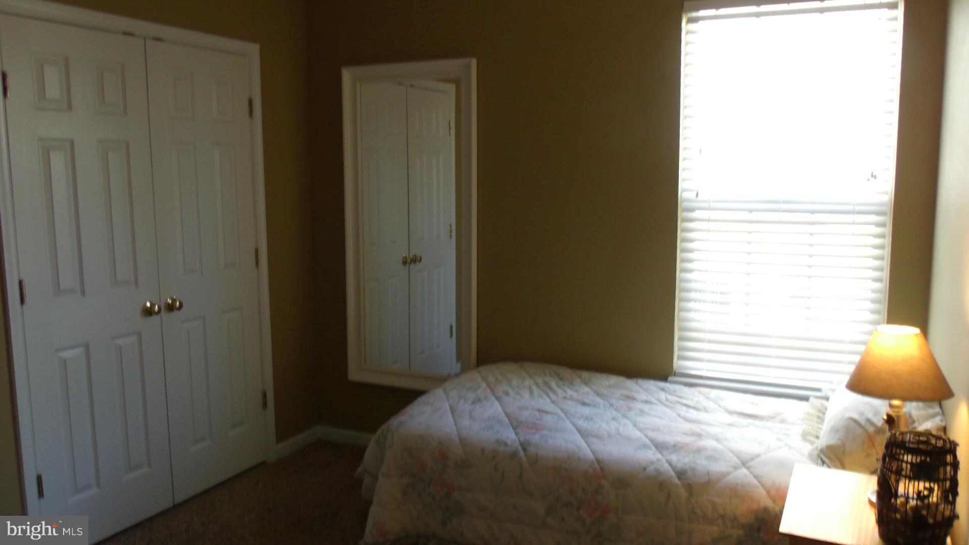 BROAD RUN OAKS - Residential
