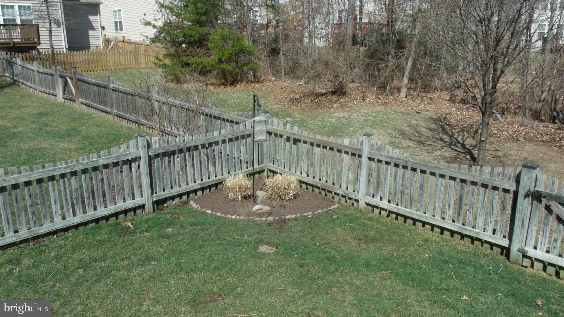 BROAD RUN OAKS - Residential