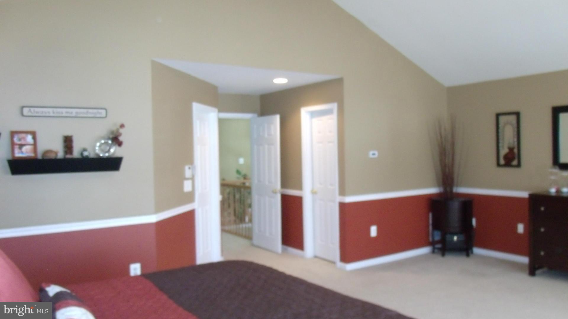 BROAD RUN OAKS - Residential