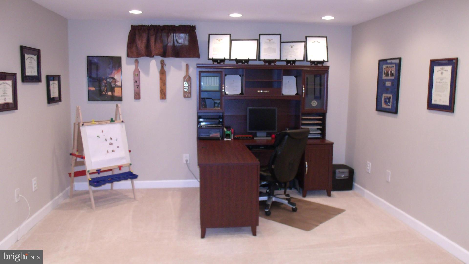 BROAD RUN OAKS - Residential