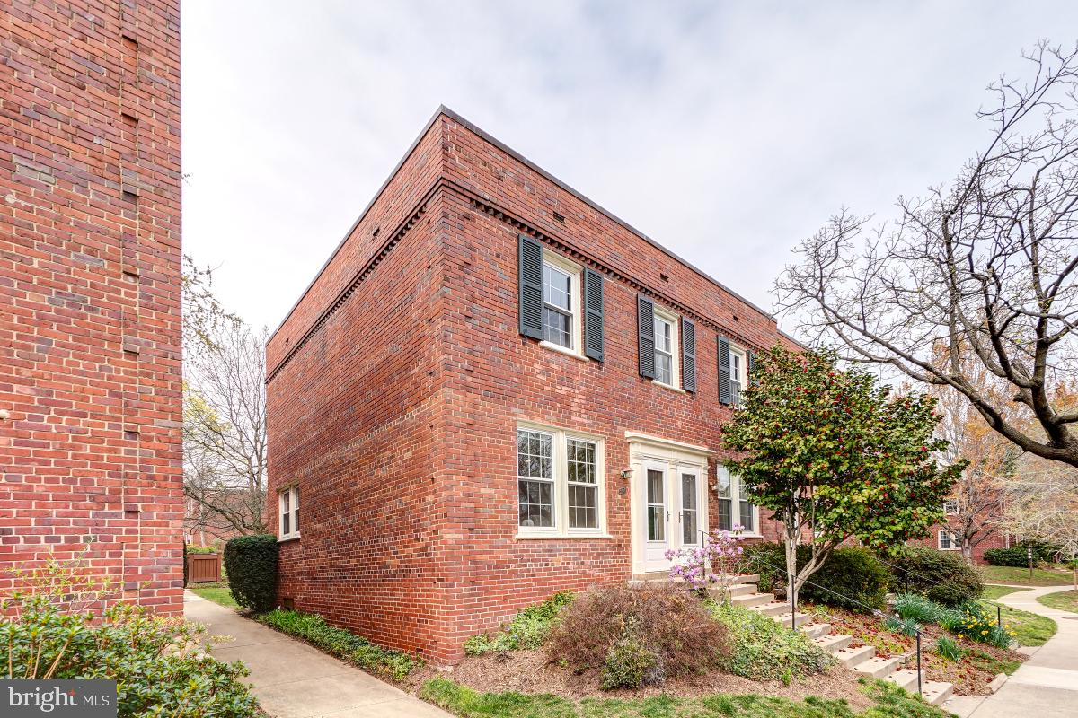 ARLINGTON VILLAGE - Residential