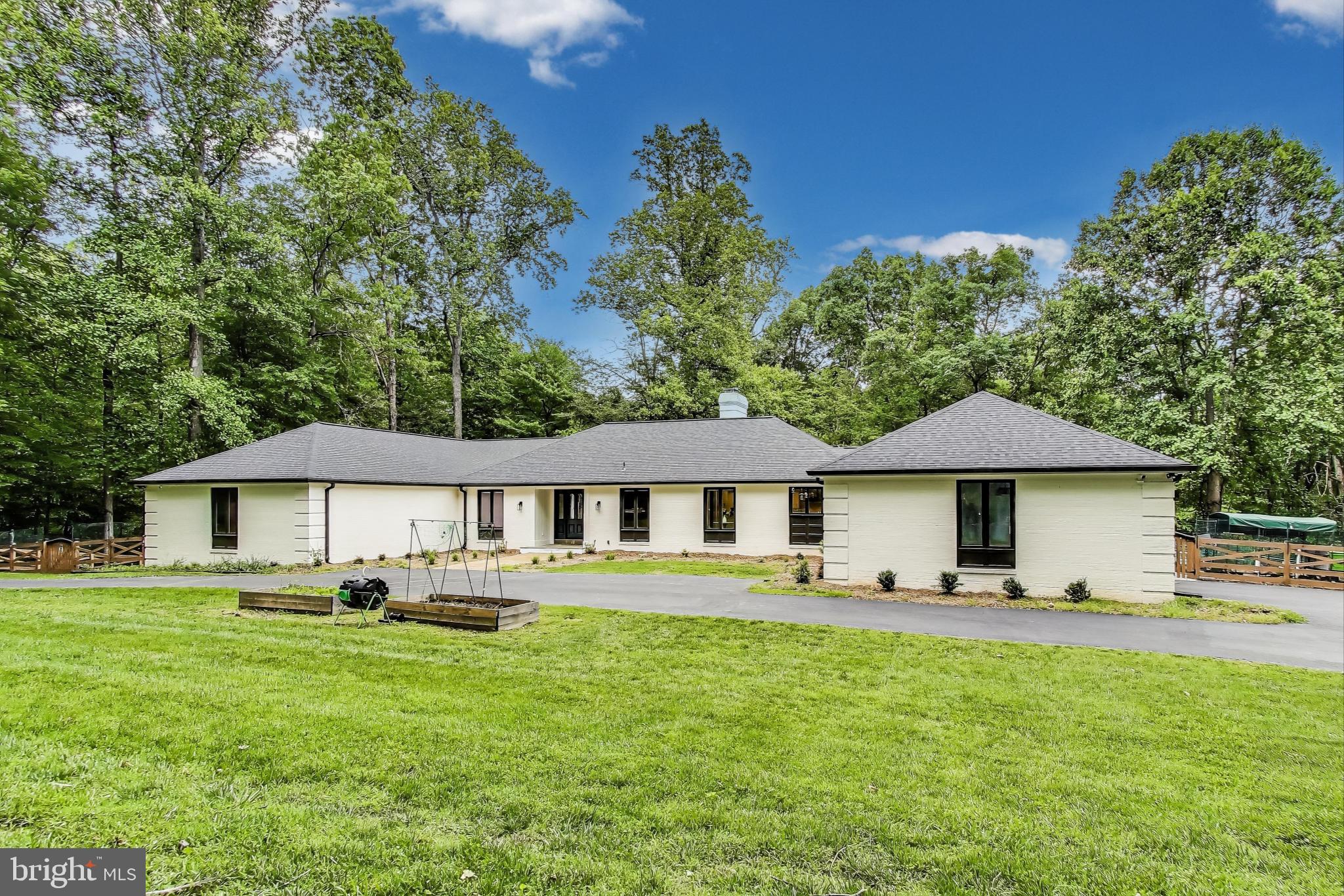 NEAR CLIFTON - Residential