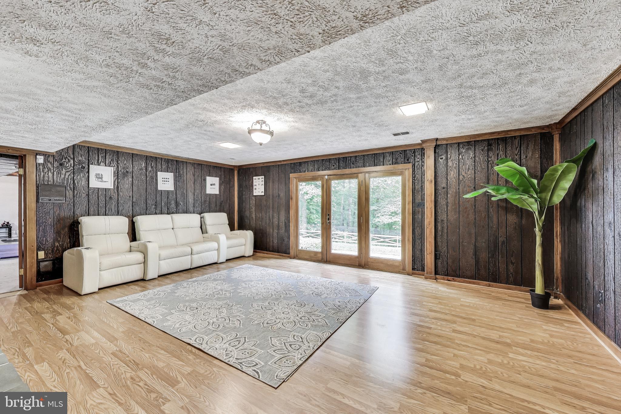 NEAR CLIFTON - Residential