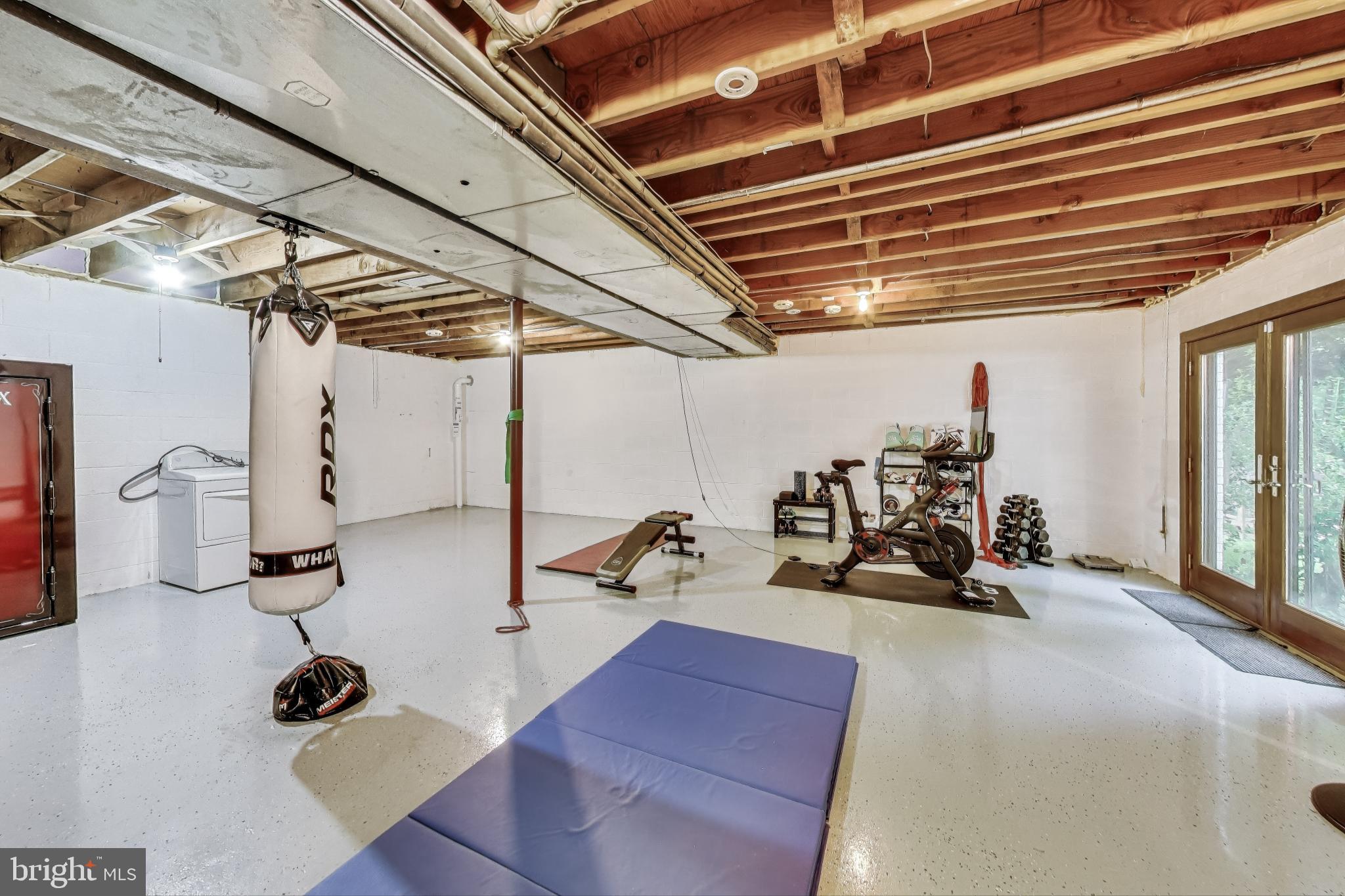 NEAR CLIFTON - Residential