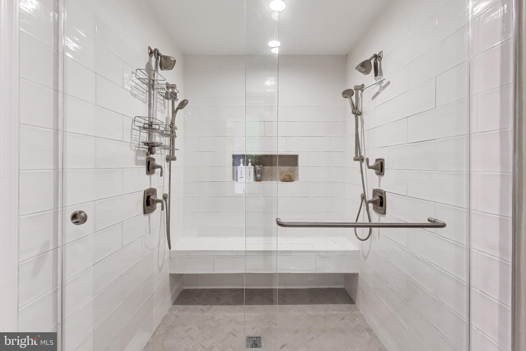 NEAR CLIFTON - Residential