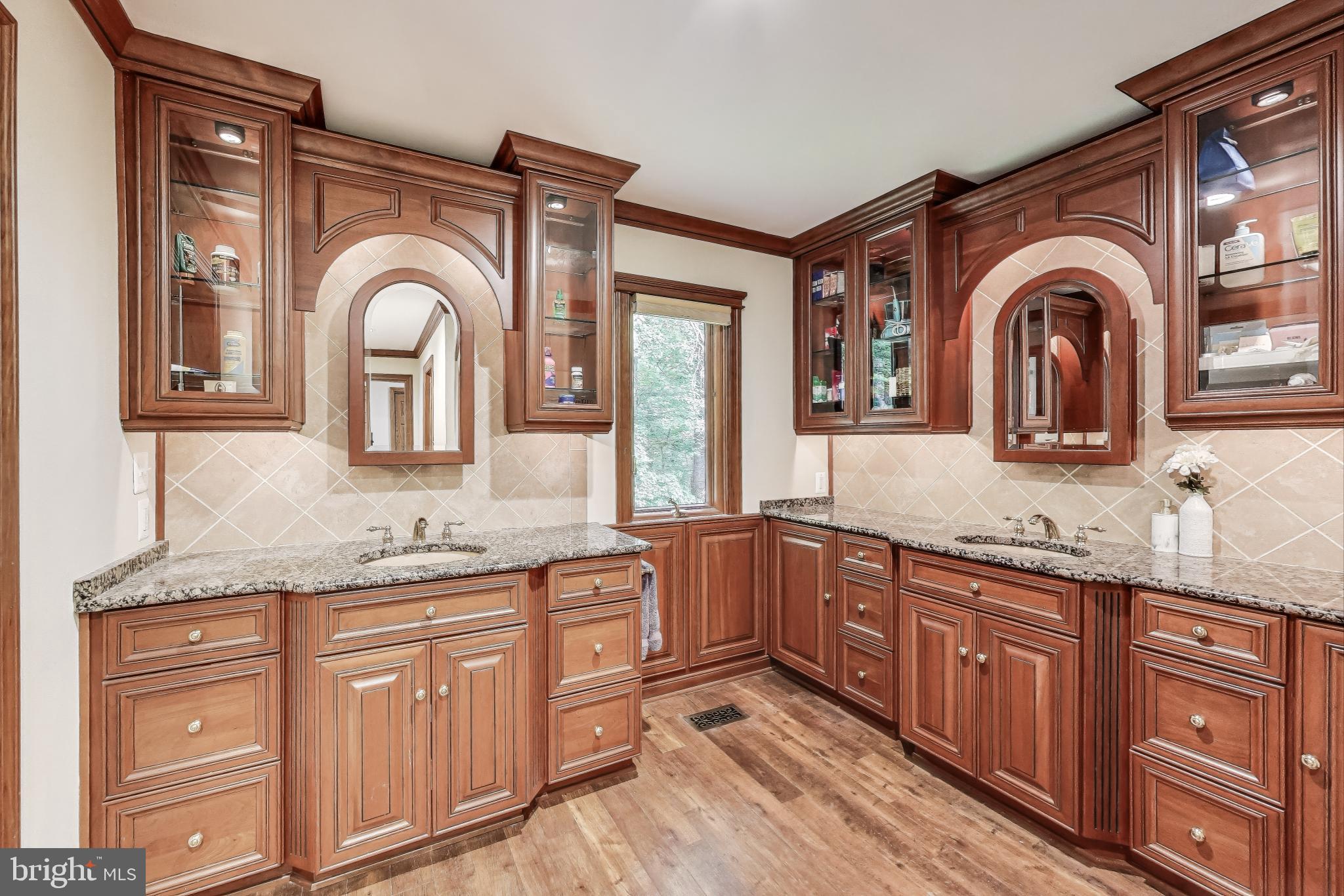 NEAR CLIFTON - Residential