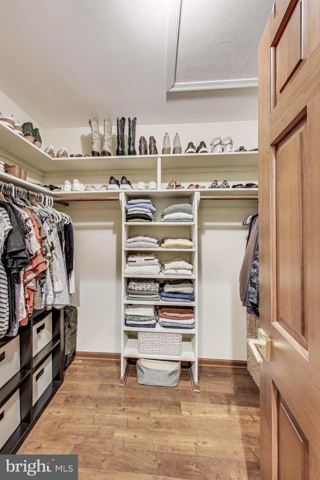 NEAR CLIFTON - Residential