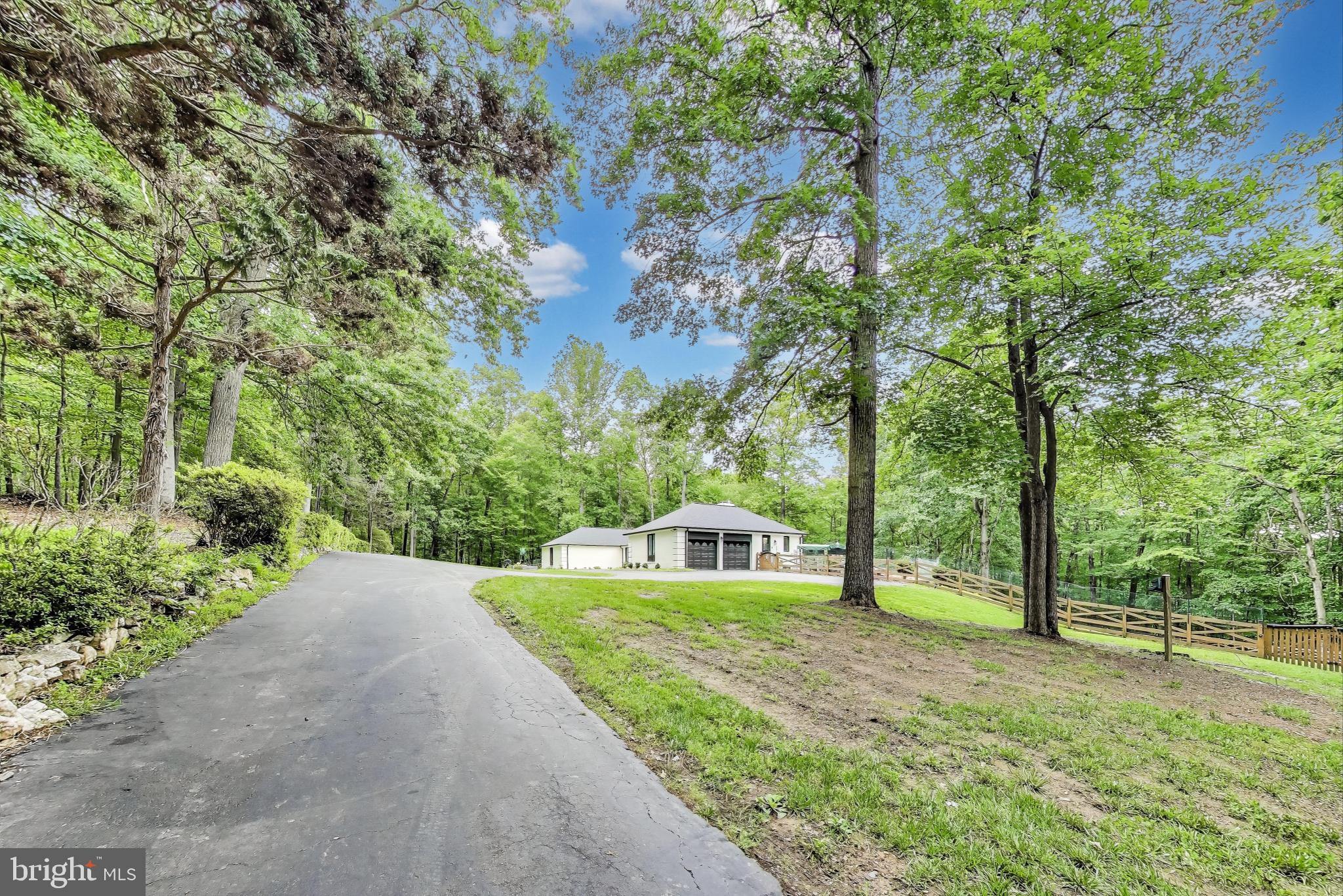 NEAR CLIFTON - Residential