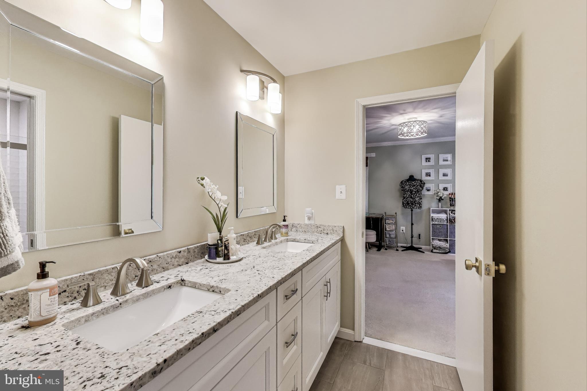 NEAR CLIFTON - Residential