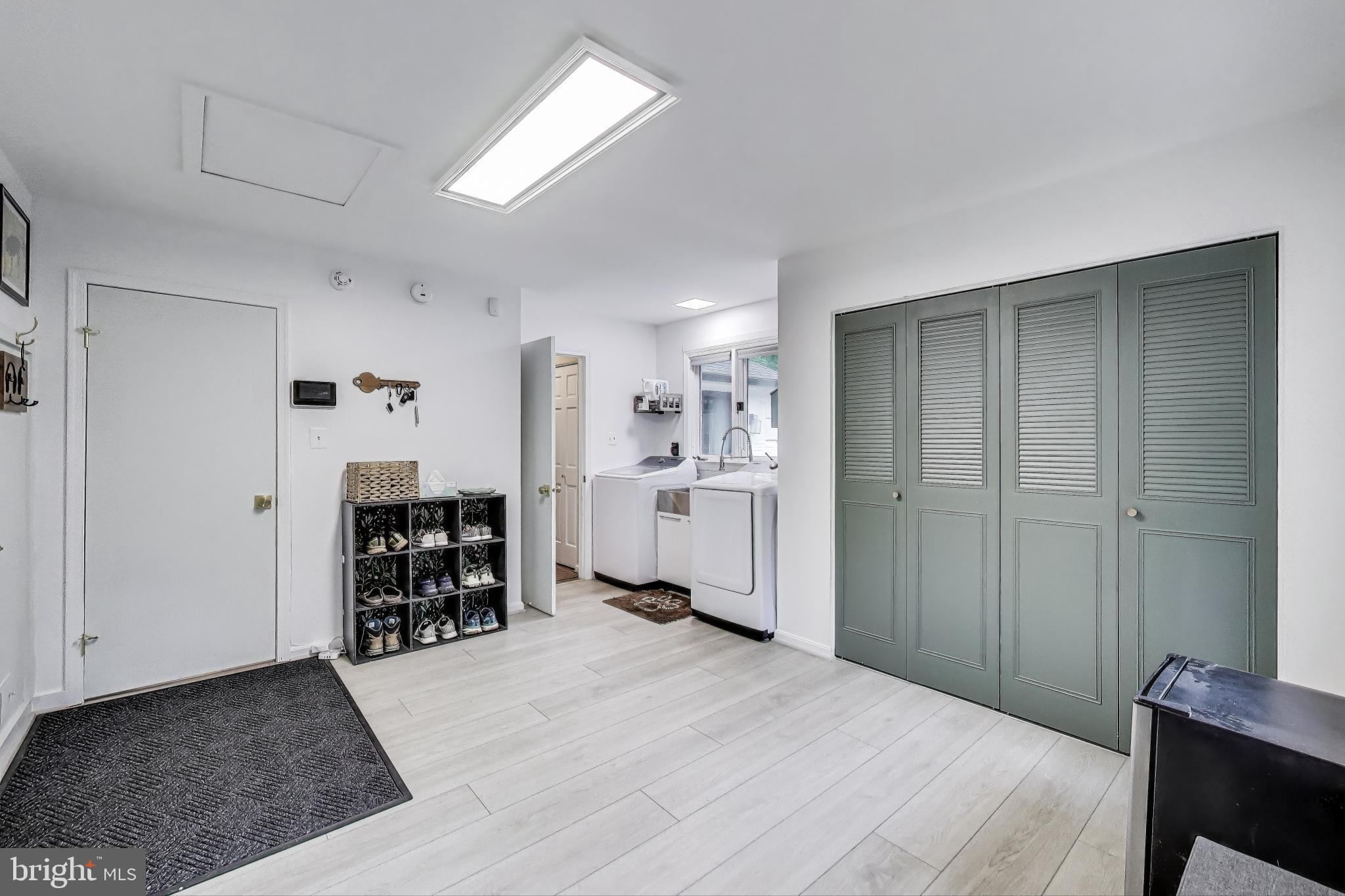 NEAR CLIFTON - Residential