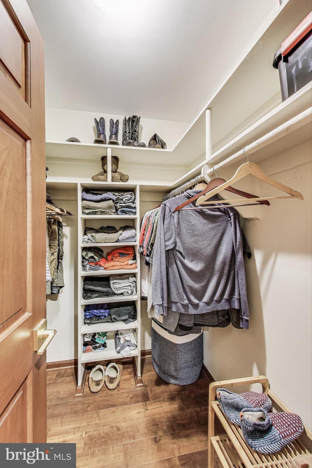 NEAR CLIFTON - Residential