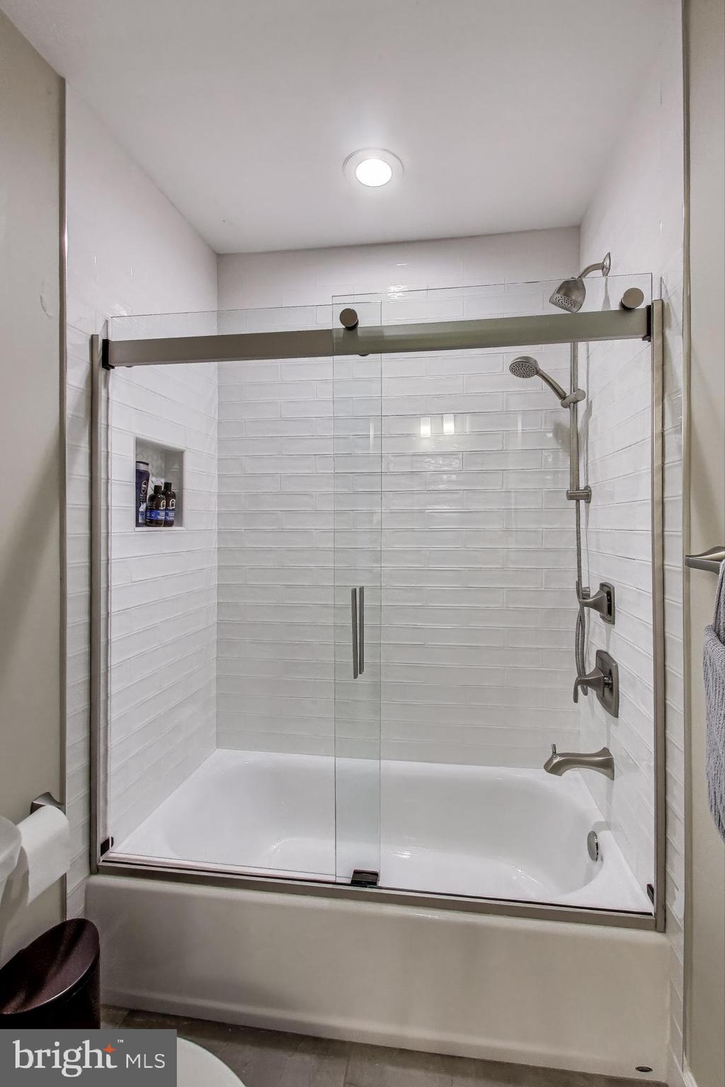 NEAR CLIFTON - Residential