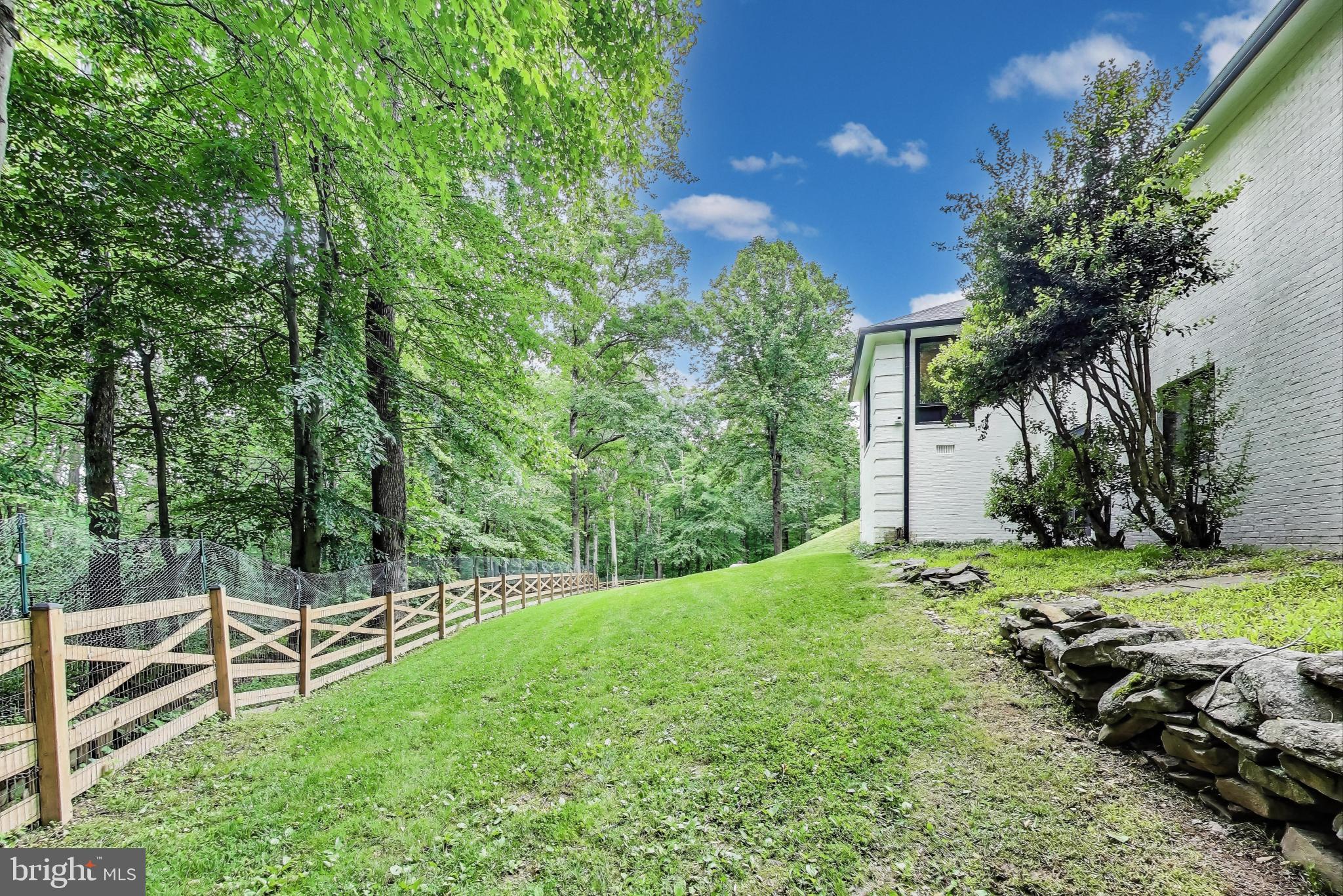 NEAR CLIFTON - Residential