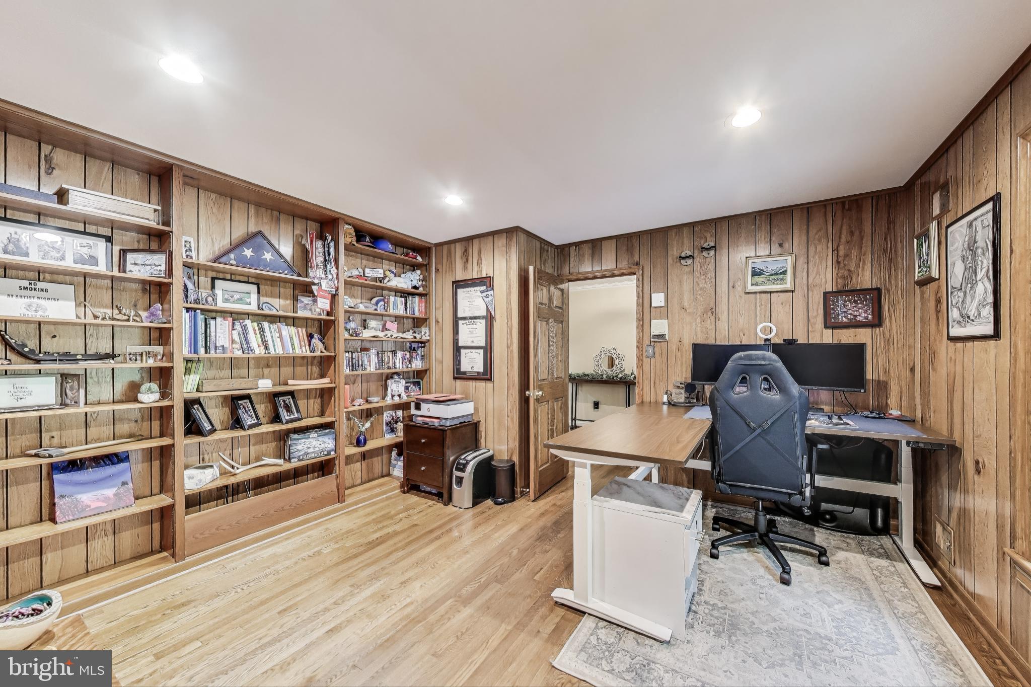 NEAR CLIFTON - Residential