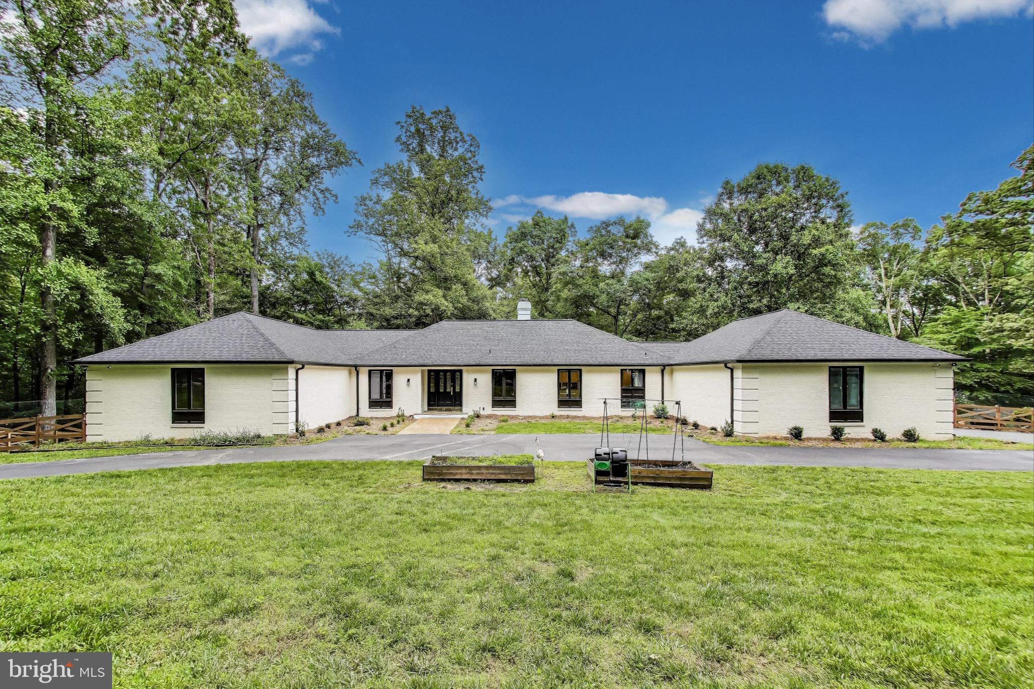 NEAR CLIFTON - Residential