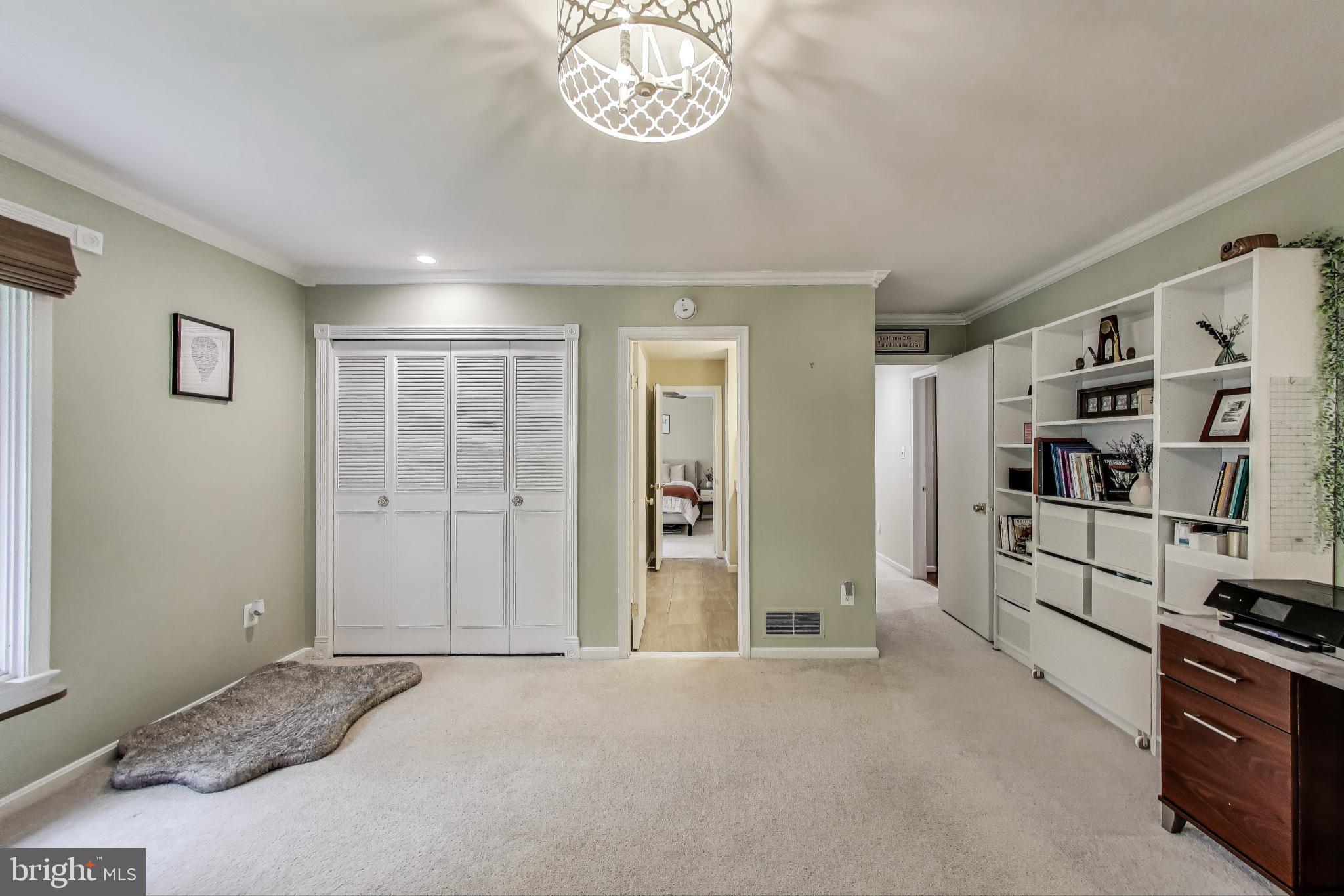 NEAR CLIFTON - Residential