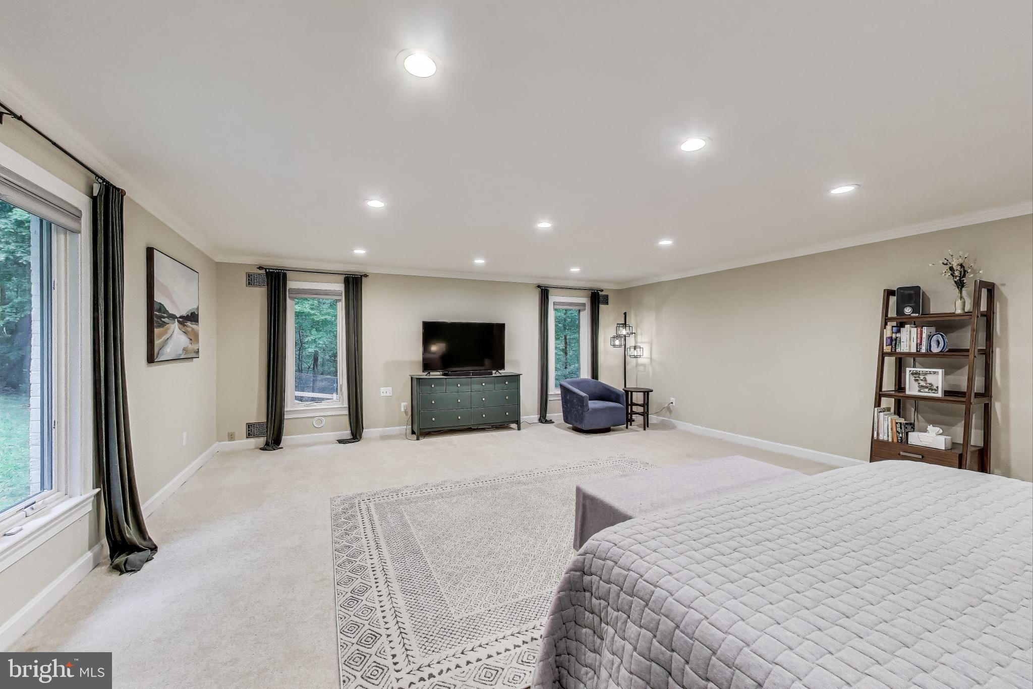 NEAR CLIFTON - Residential