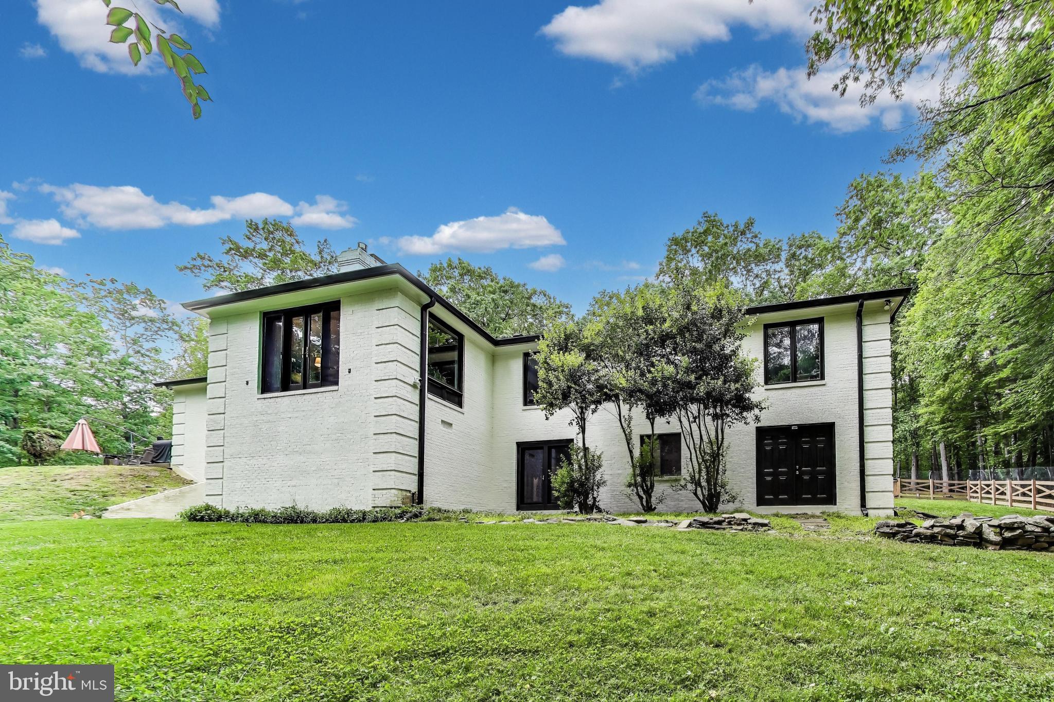 NEAR CLIFTON - Residential