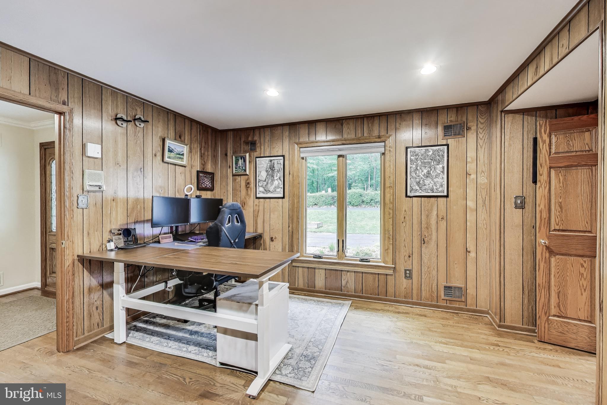 NEAR CLIFTON - Residential