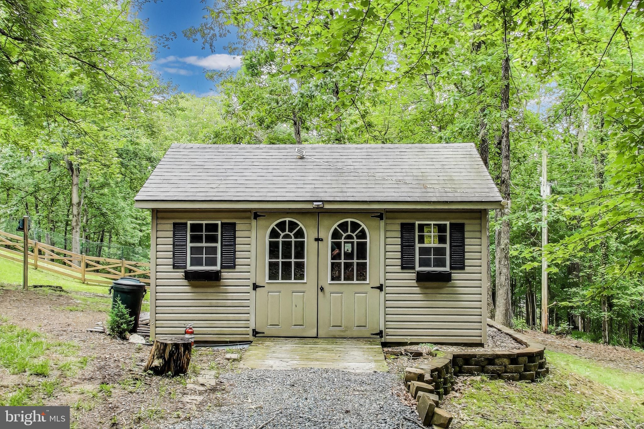 NEAR CLIFTON - Residential